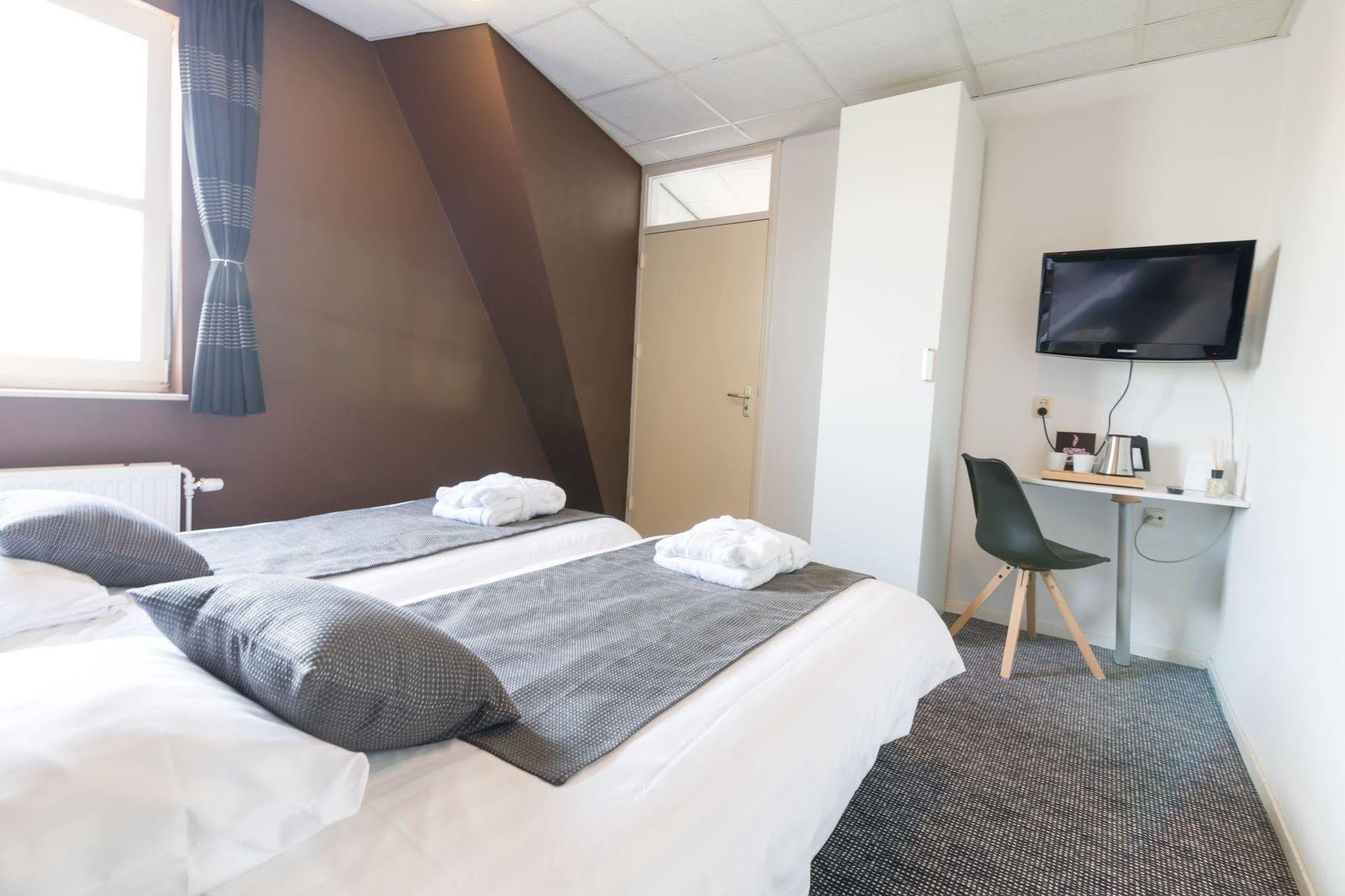 Hotel Restaurant De Buizerd Langedijk Eksteriør bilde