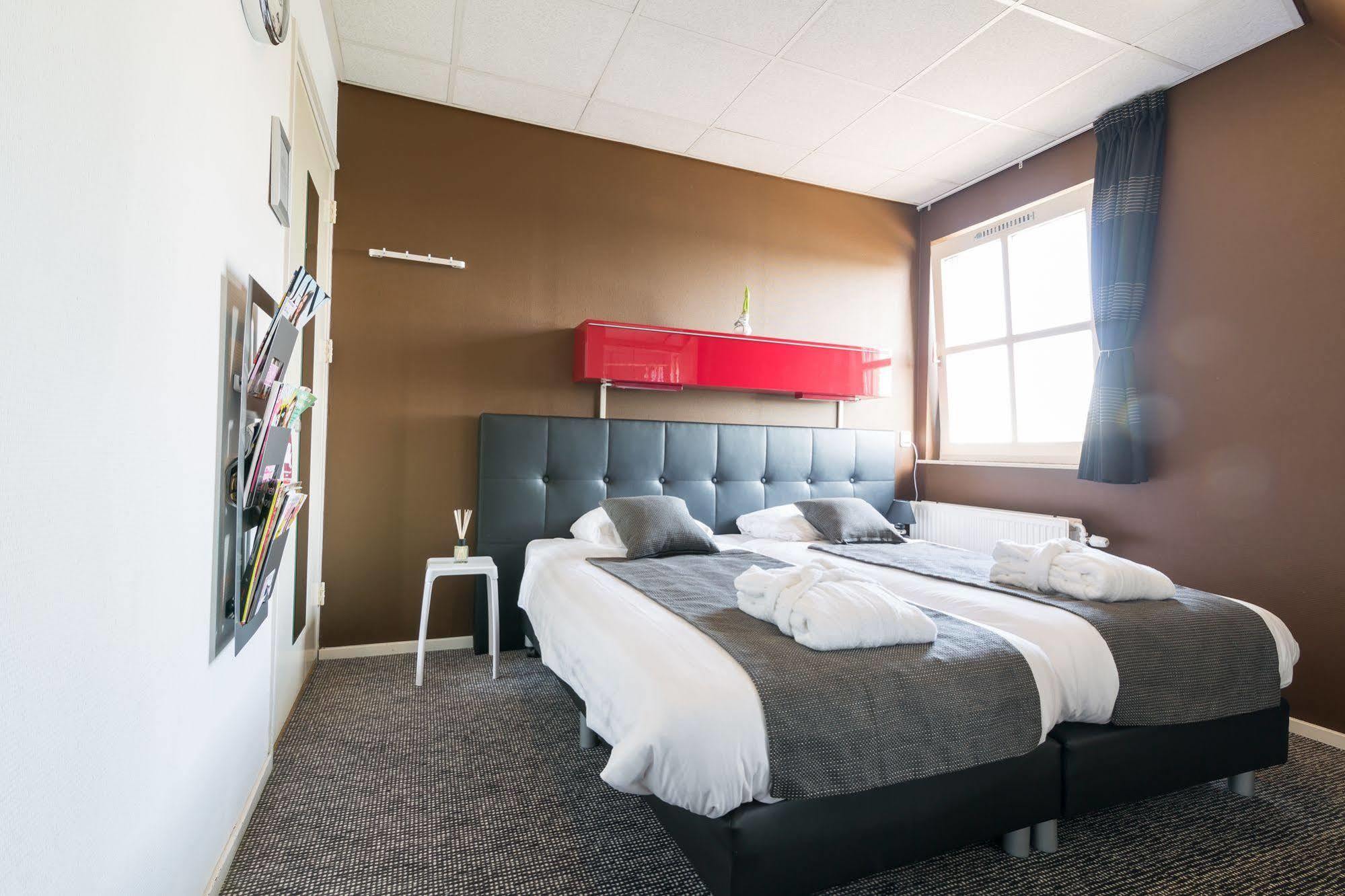 Hotel Restaurant De Buizerd Langedijk Eksteriør bilde