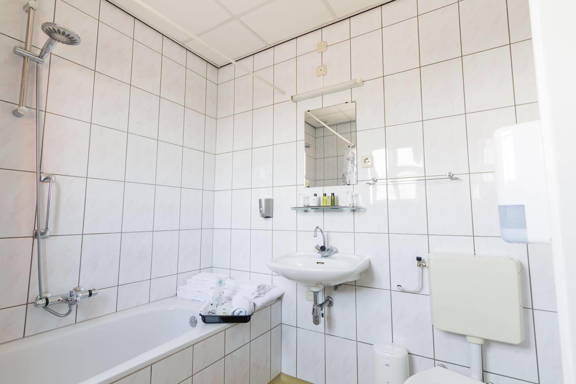 Hotel Restaurant De Buizerd Langedijk Eksteriør bilde
