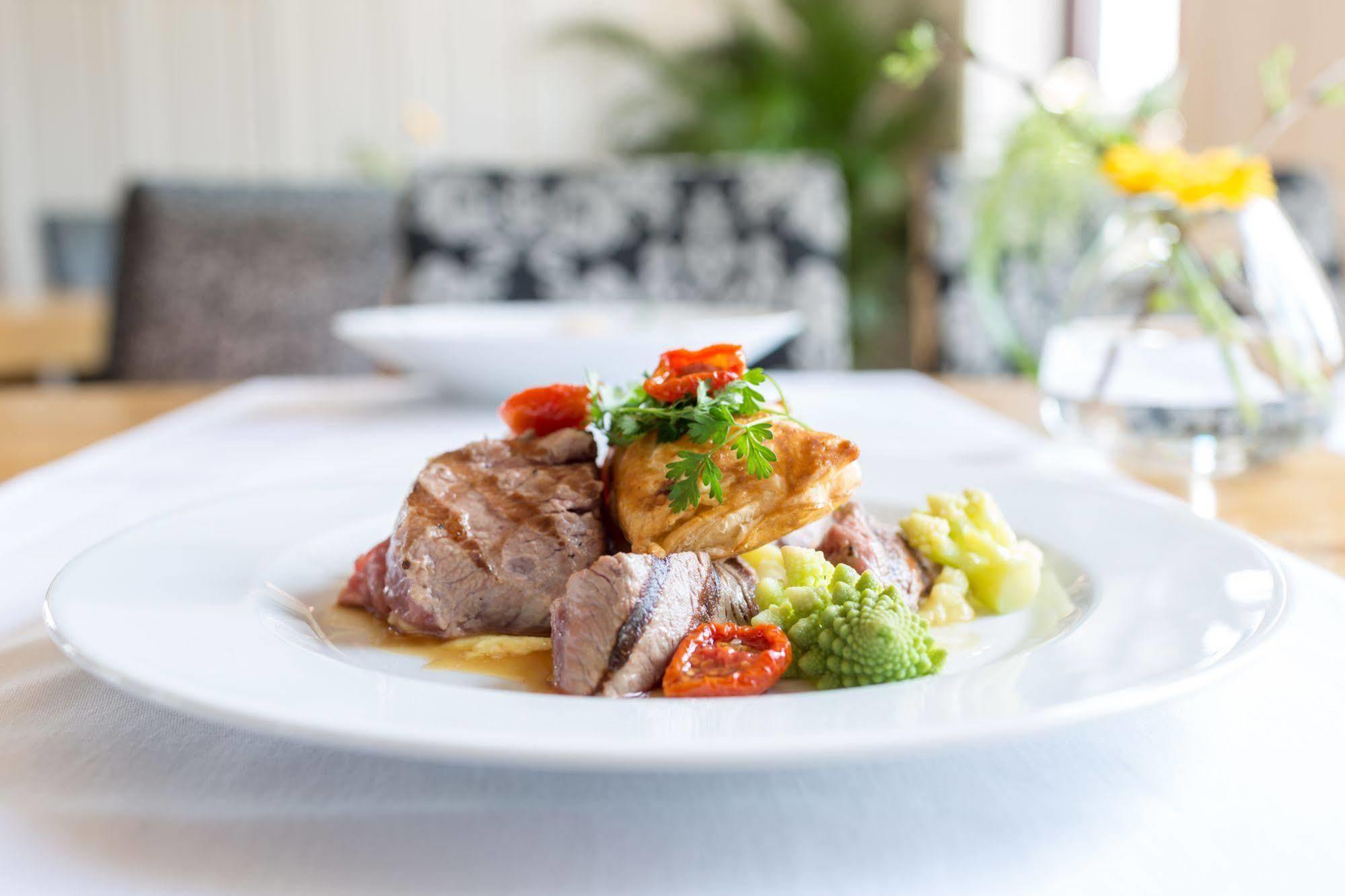 Hotel Restaurant De Buizerd Langedijk Eksteriør bilde